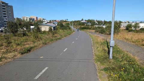 Hjólastígur og hjólatalningabúnaður.