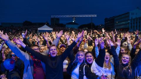 Crowd in front of the main stage at Culture Night 2023, dark, looking up at people on Arnarhóll
