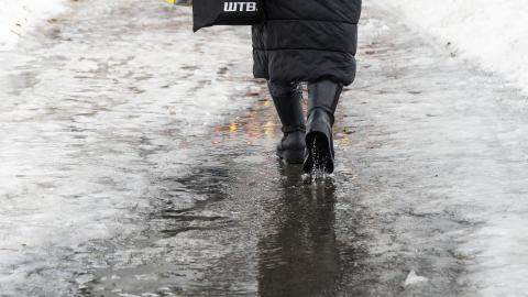 Sudden thaw on walkways