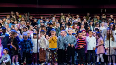 Leikskólabörn syngja á opnun Barnamenningarhátiðar 2024