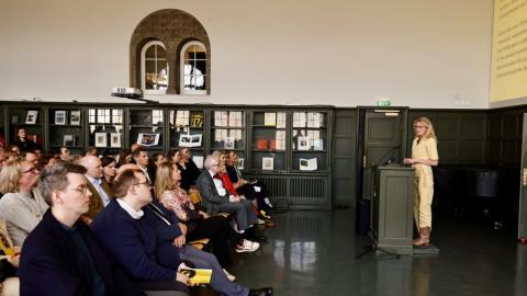 Mayor Heiða Björg delivers a speech to attendees at the House of Collections
