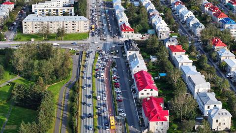 The planned changes include modifications to one-way streets in the Hlíðar neighborhood and renewal of Langahlíð street.