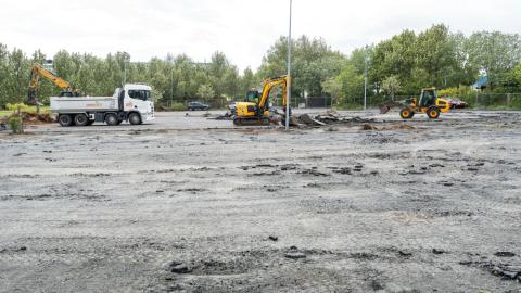 Lóðavinna fyrir skólaþorp hafin.