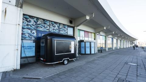 Tryggvagata 19, Kolaport. Viewed from the harbor side, looking west.