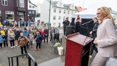 Mayor Heiða Björg Hilmisdóttir at the opening of Culture Night on the steps of the National Theater.