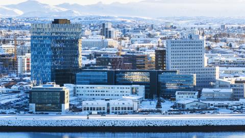 Séð yfir Sæbraut og Borgartún.