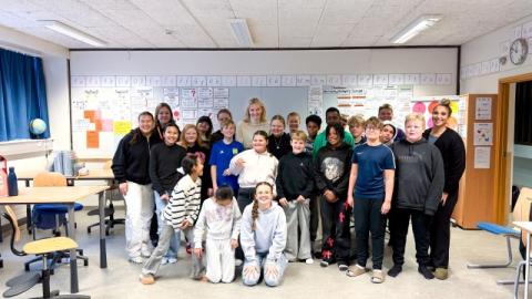 Mayor Heiða Björg visited students at Hólabrekkuskóli.