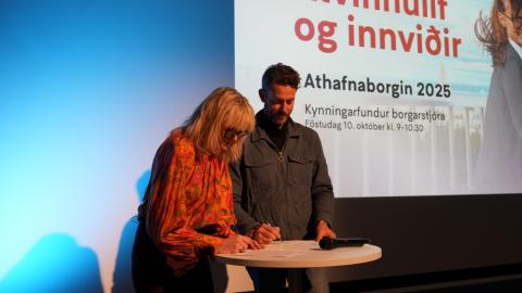 Heiða Björg og Gísli Örn undirrita viljayfirlýsingu
