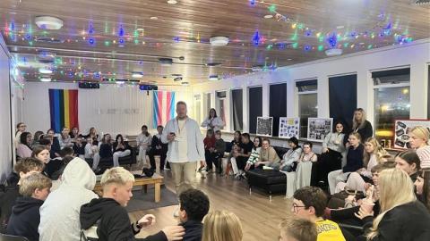 Svipmyndir úr félagsmiðstövðum á félagsmiðstöðvadaginn.