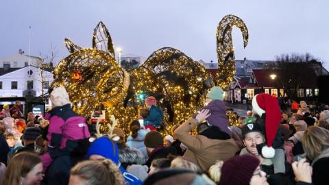 Jólakötturinn mættur á Lækjartorg.