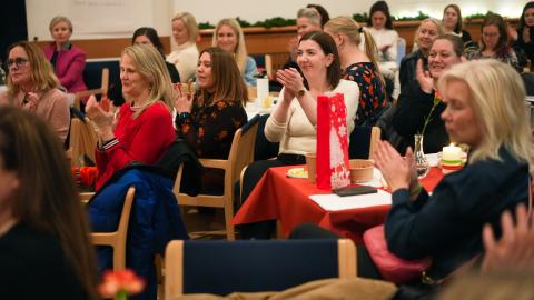 Meðferðaraðilar, foreldrar, sérfræðingar og annað áhugafólk um PMTO-foreldrafærni saman komin í Norræna húsinu til að fagna því að PMTO hefur verið við lýði í 25 ár.