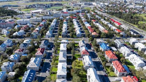 aerial photo of streets, houses and vegetation in the Hlíðahverfi neighborhood in Reykjavík.