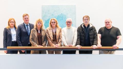 Vöggustofunefnd ásamt borgarstjóra og fulltrúum Réttlætis