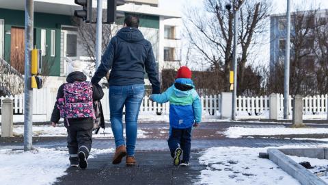 Foreldri með börn.