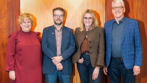 Brynhildur Heiðar- og Ómarsdóttir, chair of Viska; Þorkell Heiðarsson, chair of FÍN; Mayor Heiða Björg Hilmisdóttir; and Finnbjörn A. Hermannsson, president of the Confederation of Icelandic Labour. Group photo at the signing of the letters of intent for residential development
