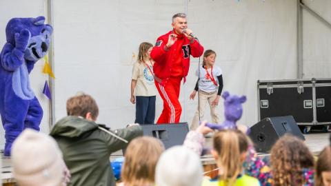 Páll Óskar steig á svið og flutti lagið Eitt af blómunum sem fjallar einmitt um það að uppræta einelti á öllum stigum lífsins.