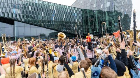 Við Hörpu á Listahátíð í Reykjavík