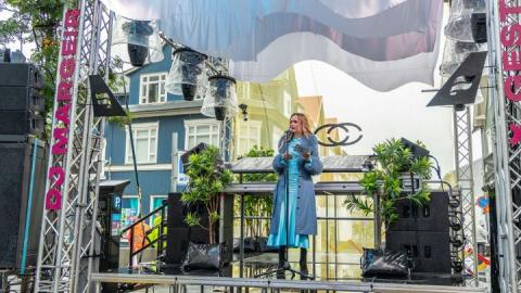Hildur Björnsdóttir, borgarstjóri, setur Menningarnót á Klapparstíg hjá DJ Margeiri