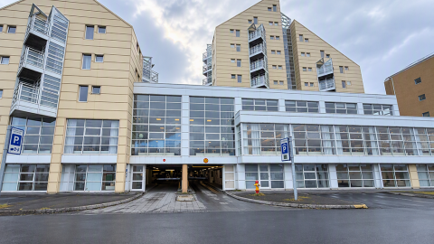 Ljósmynd af bílahúsinu Vitatorgi á Skúlagötu
