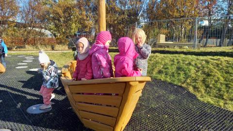 Börn að leik við Ægisborg